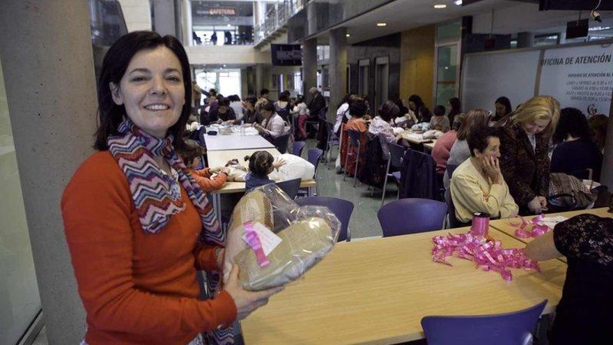 Cojines solidarios contra el cáncer de mama en Gijón Sur