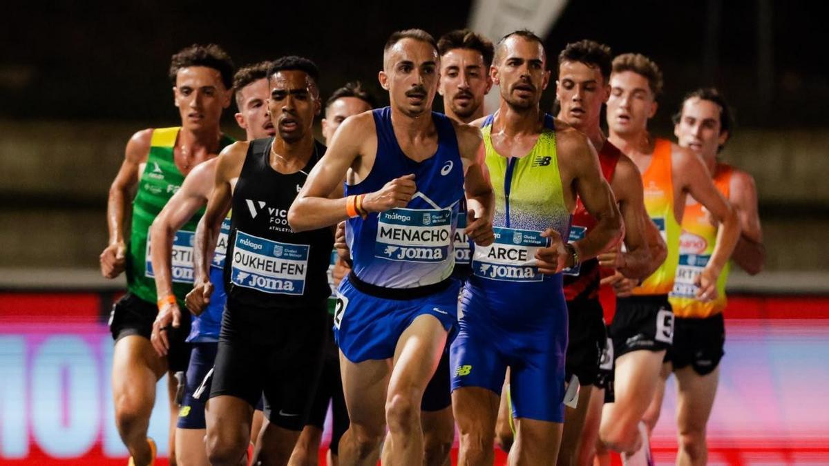 Eduardo Menacho lidera el grupo durante los 5000 metros del Campeonato de España de 2026