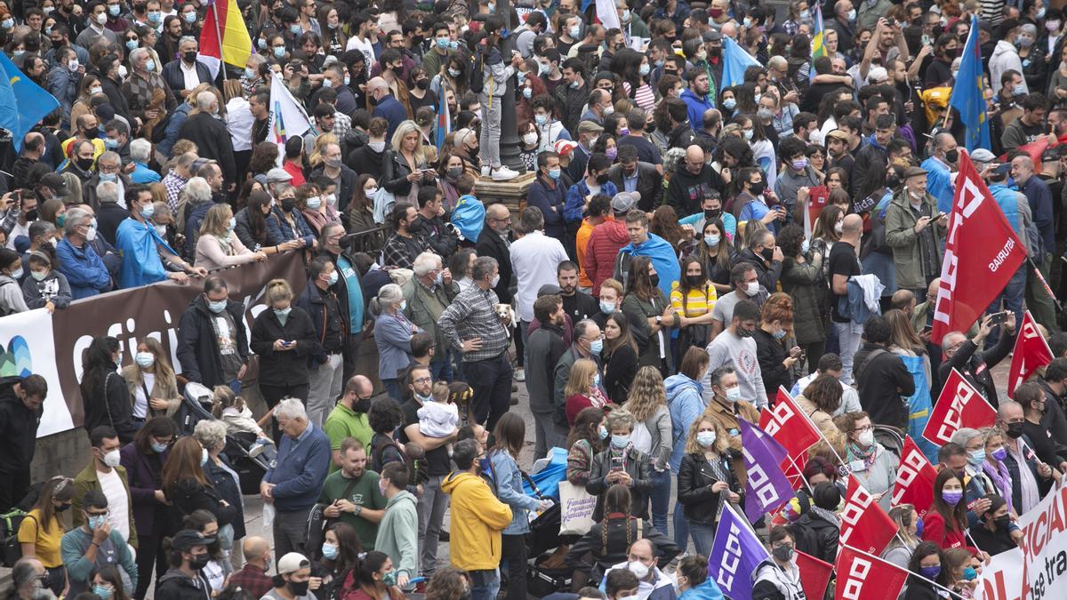 Los partidarios de la cooficialidad del asturiano se manifiestan en Oviedo