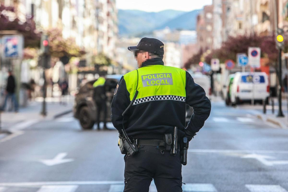 Un agente de la Policía Local de Elda