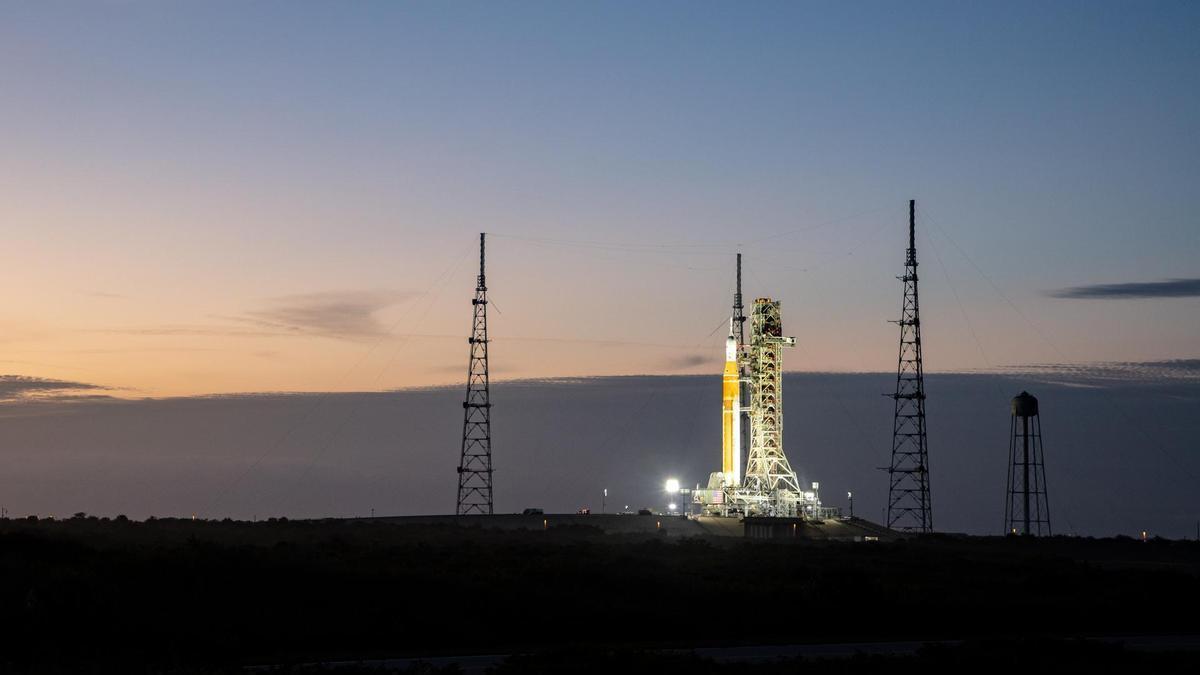 El cohete Artemis II del Sistema de Lanzamiento Espacial (SLS) de la NASA el sábado 17 de enero de 2026