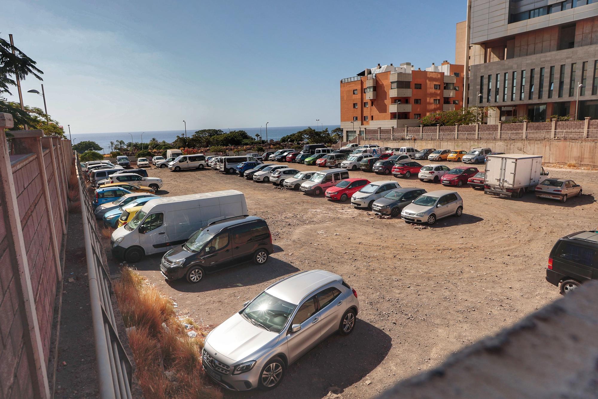 Espacio entre las dos torres de Cabo Llanos, donde se va a construir una plaza.