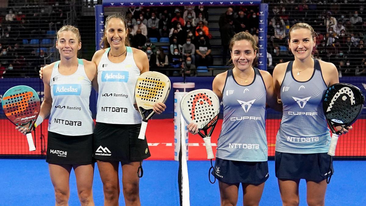 Alejandra Salazar, Gemma Triay, Paula Josemaría y Ariana Sánchez antes de iniciarse el partido.