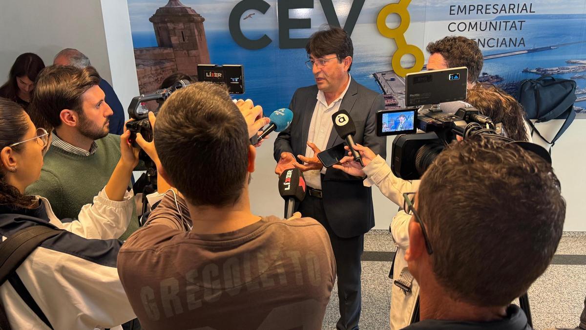 Jose Vicente Andreu atiende a los medios al finalizar la jornada de CEV Alicante.