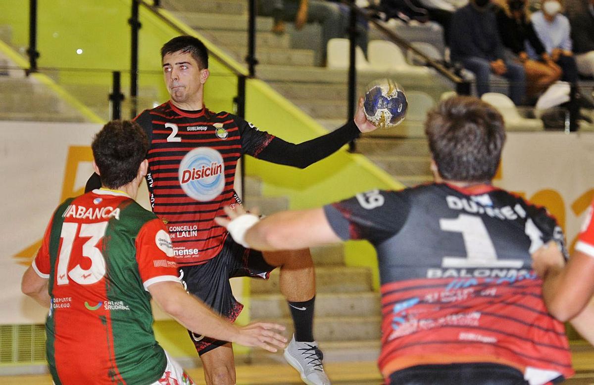 El joven Juan Lago fue de los más destacados en el conjunto rojinegro. |  // BERNABÉ/JAVIER LALÍN