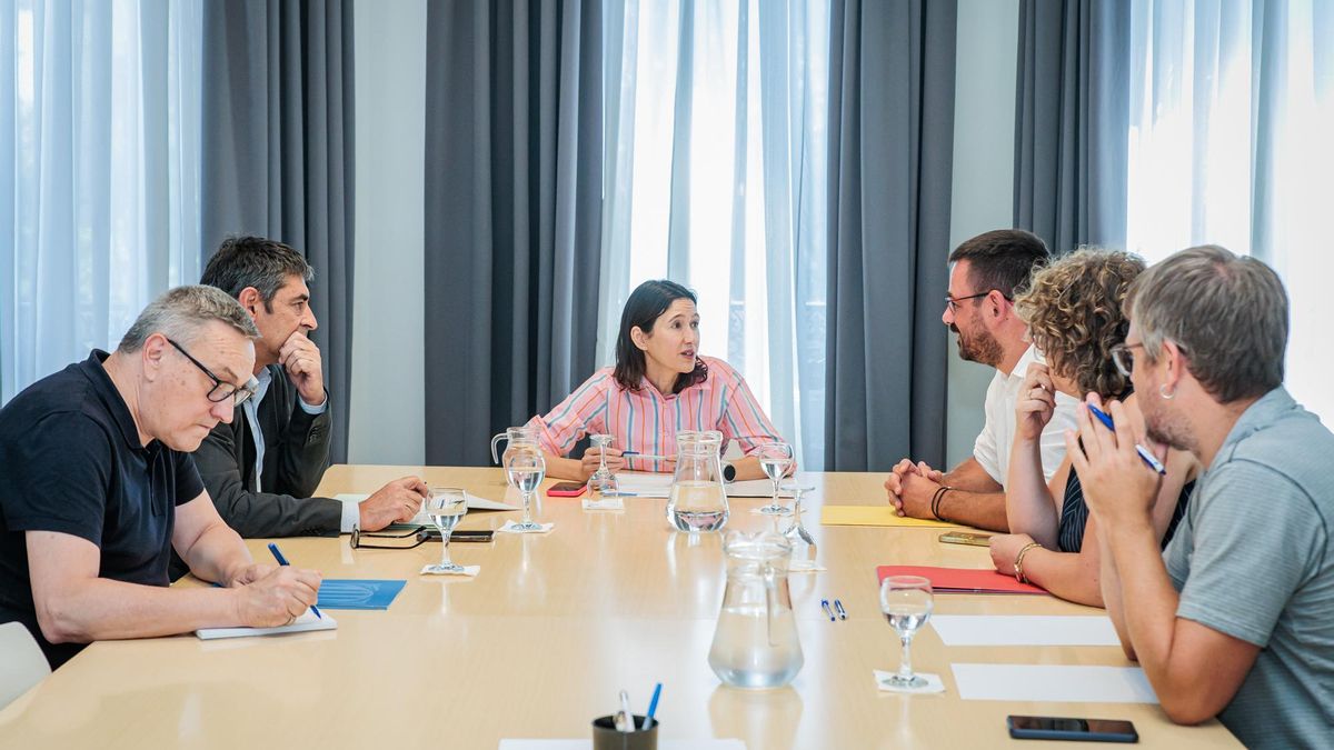 Un moment de la trobada dels representats d'Interior i l'equip de govern de Girona.