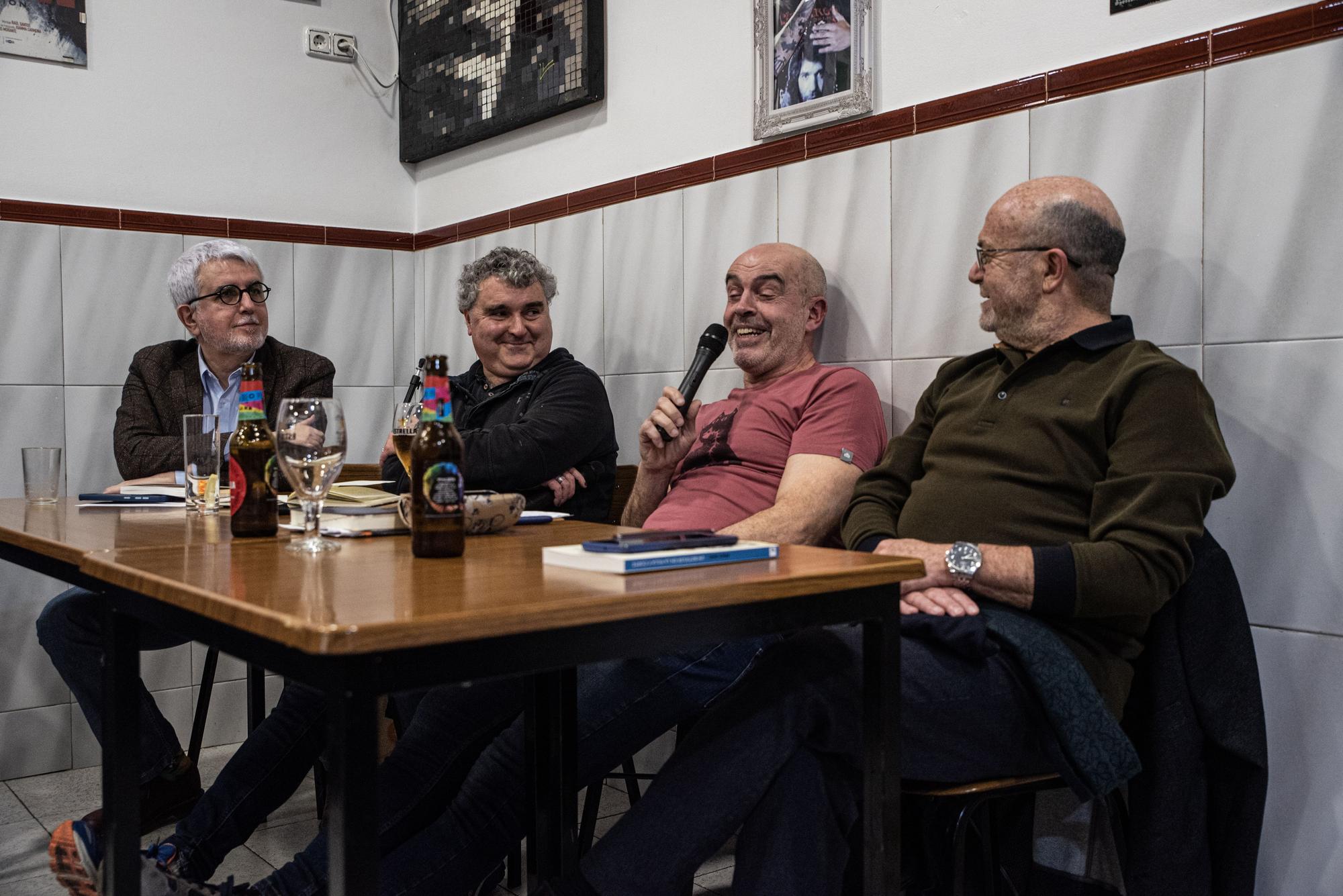 GALERIA | Albert Soler presenta llibre a Sant Joan entre somriures