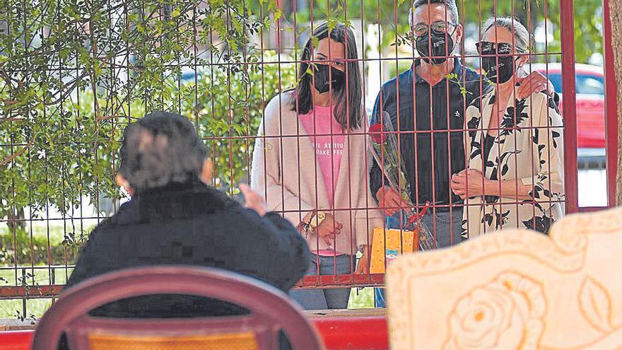 Visitas de familiares a una residencia durante la pandemia.