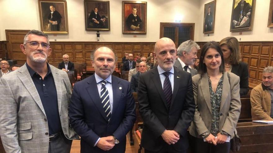 Por izquierda, Ricardo Ruiz, Ignacio Villaverde, Antonio Corripio y Aida Nuño, ayer, en la Sala Magna de la Universidad de Oviedo. | Noé Menéndez