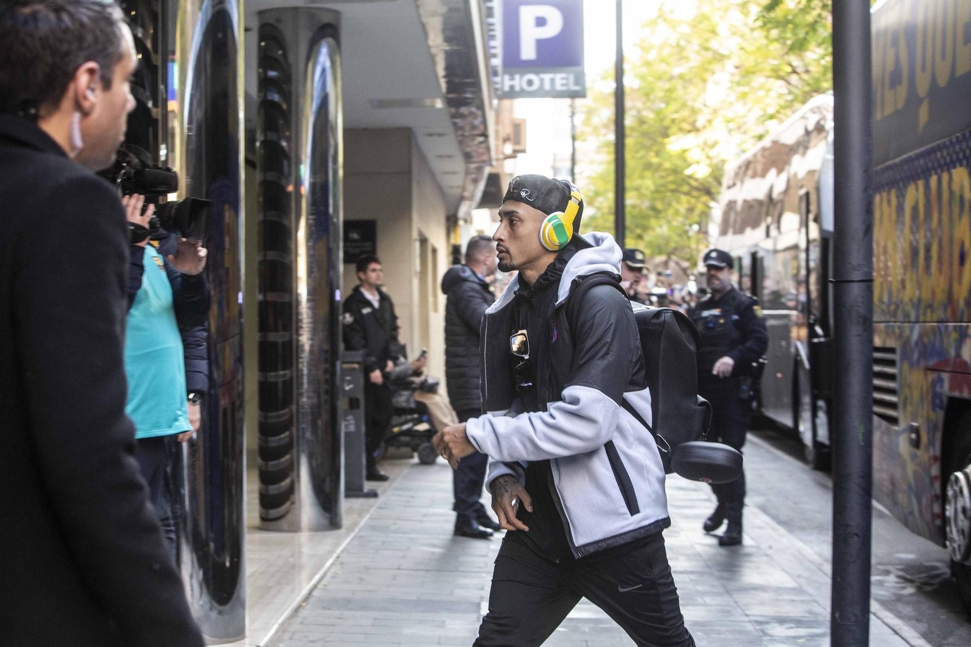 Gran expectación en Alicante por la llegada del Barça