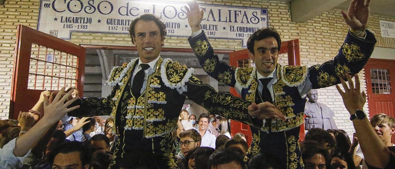 Finito y Lagartijo salen a hombros en el cierre de temporada de Los Califas del año pasado, el 23 de octubre.