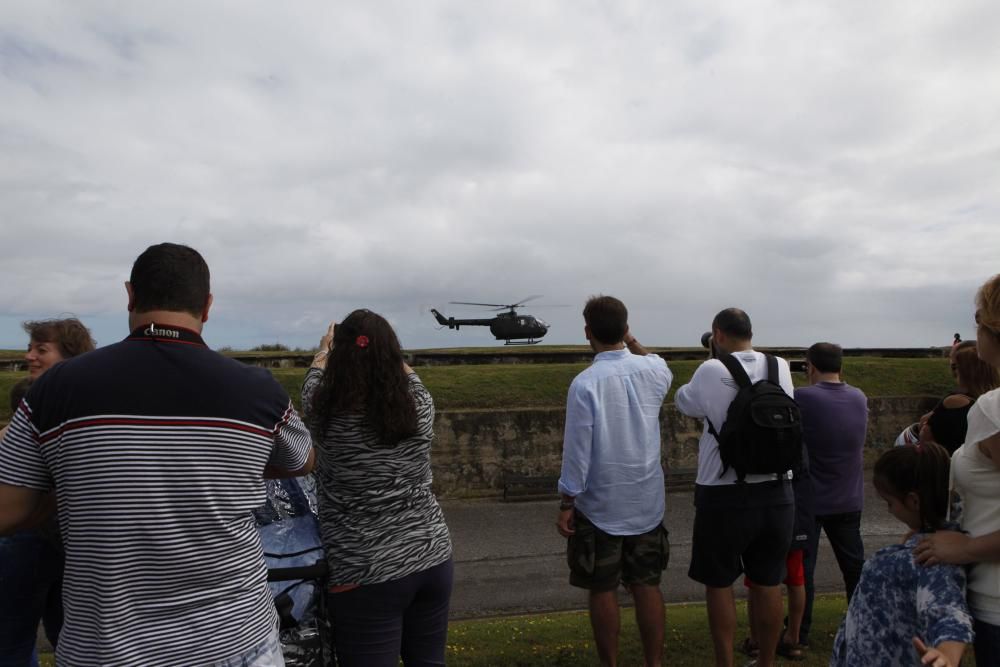 Ensayo de los aviones y helicópteros que participarán en el Festival Aéreo de Gijón