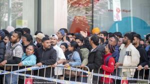 Catalunya superarà les 150.000 sol·licituds de regularització d’immigrants: els ajuntaments han emès 60.000 informes de vulnerabilitat