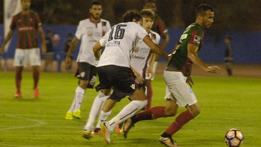 El Cagliari toma la iniciativa y deja en alto la final ante la UD