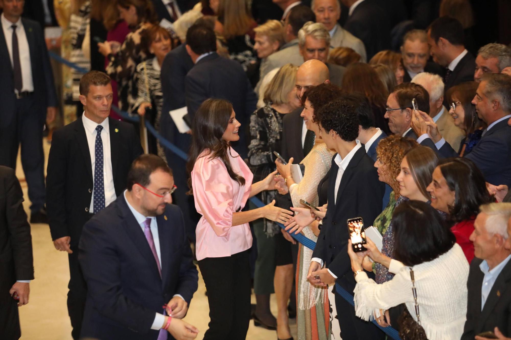 EN IMÁGENES: La Familia Real asiste en Oviedo al concierto de los premios "Princesa de Asturias"