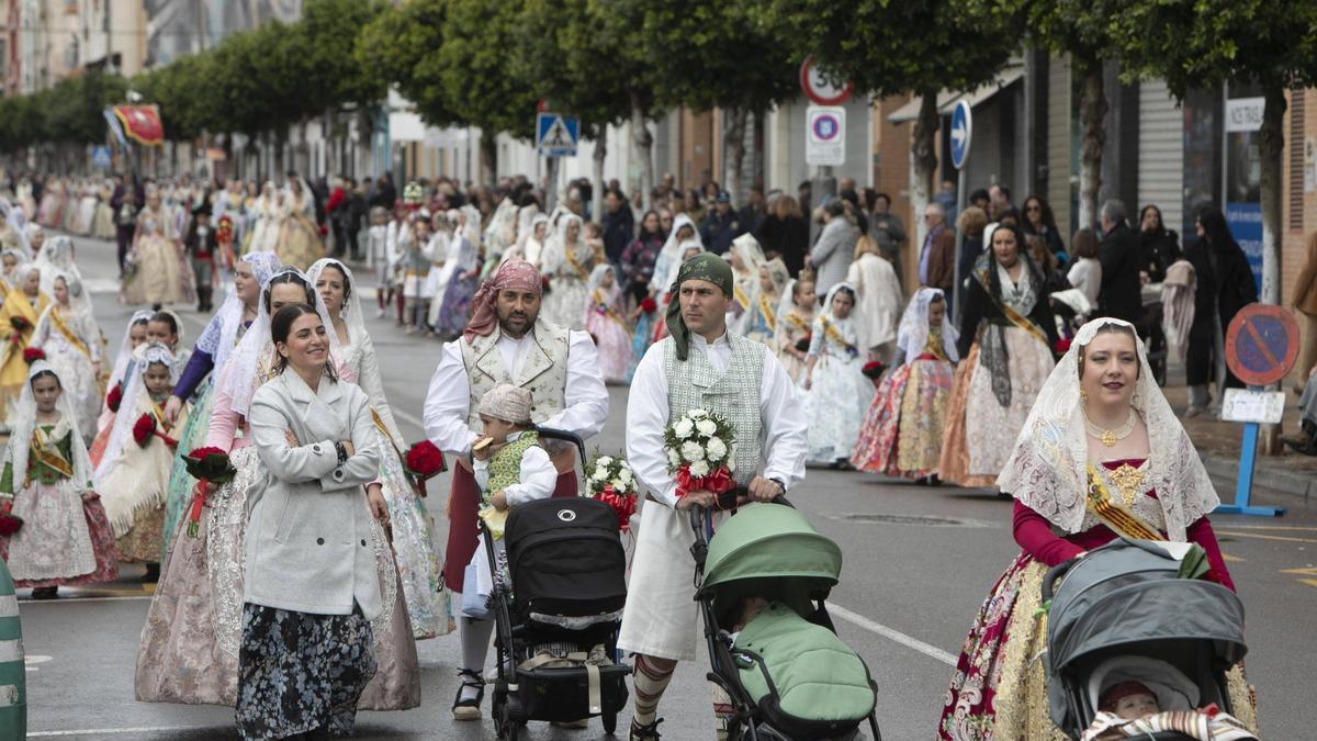 Las fallas empiezan a tomar las calles de Sagunt