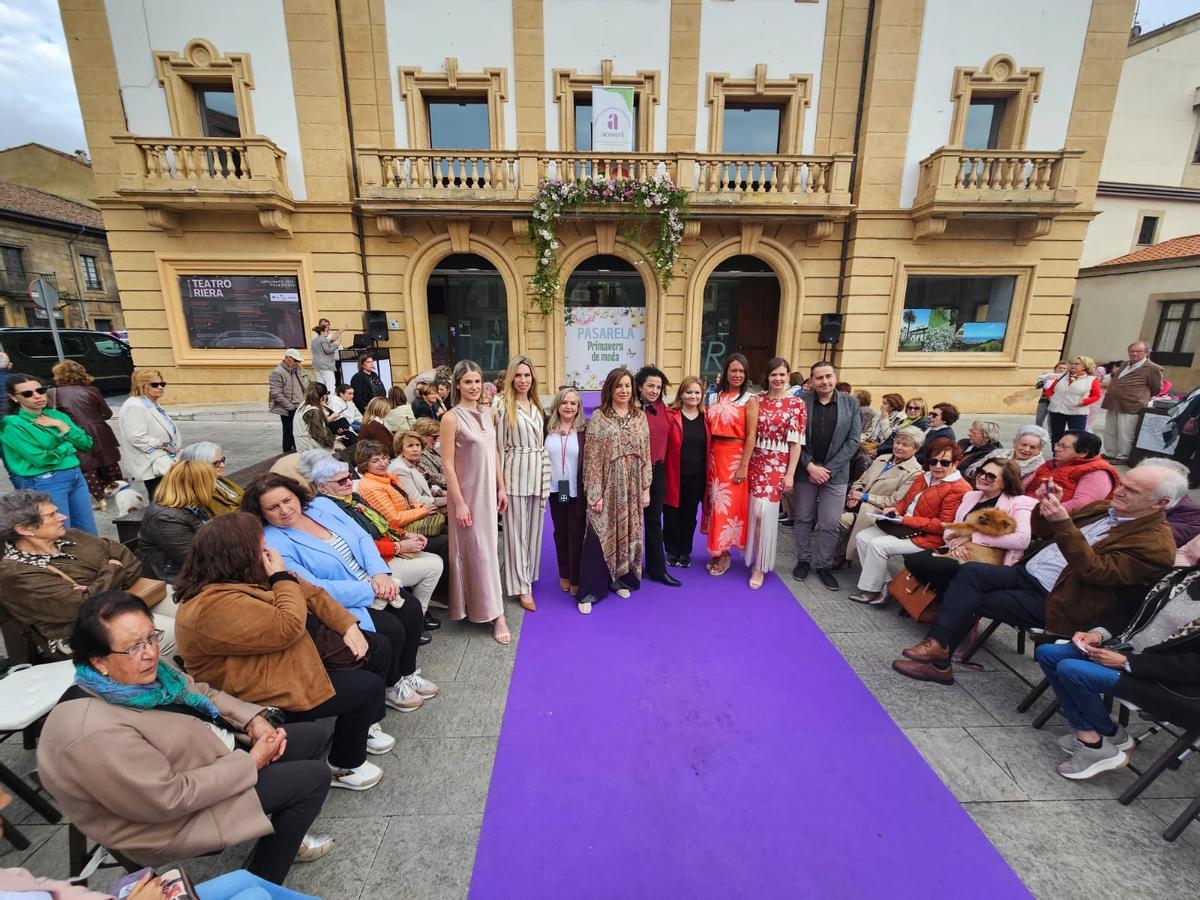 El desfile de moda de Villaviciosa, en imágenes El desfile de moda de Villaviciosa, en imágenes