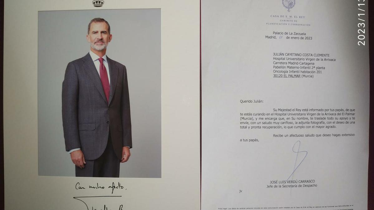 Carta y fotografía que Felipe VI ha hecho llegar a Julián.