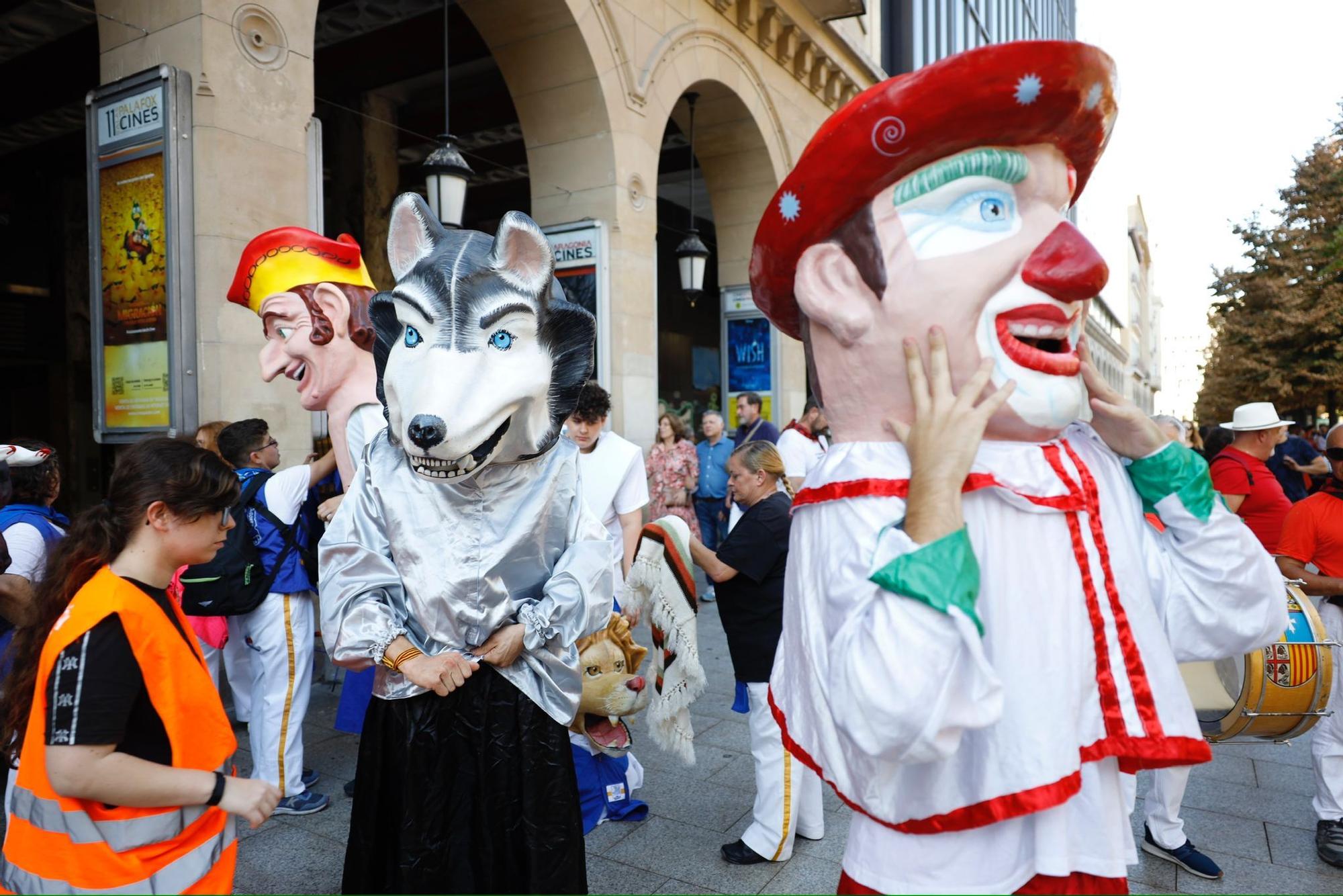 Las peñas toman el centro de Zaragoza tras su tradicional pregón