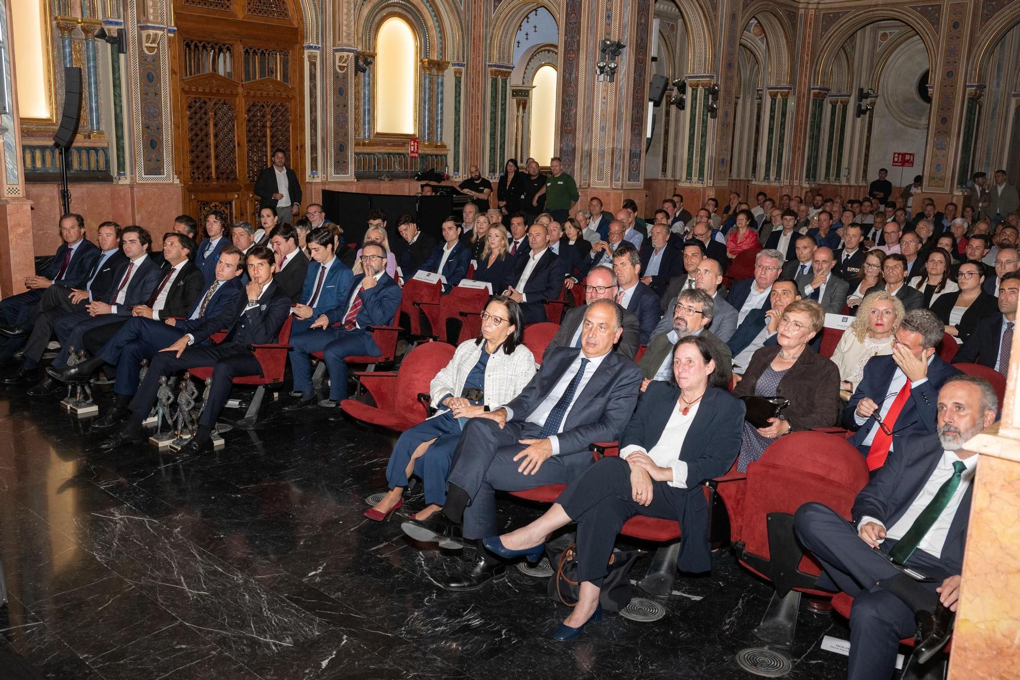 La gala de los premios taurinos de la Diputación de Valencia con Roca Rey, en imágenes