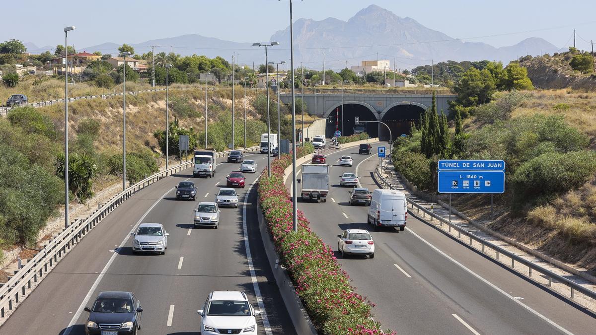 Boca sur del túnel de Sant Joan d&#039;Alacant en la A-70, donde se encuentra el radar que genera más multas por exceso de velocidad en la provincia.