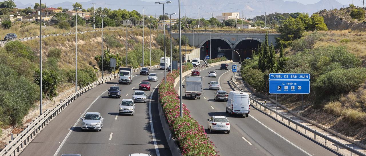 Boca sur del túnel de Sant Joan d&#039;Alacant en la A-70, donde se encuentra el radar que genera más multas por exceso de velocidad en la provincia.