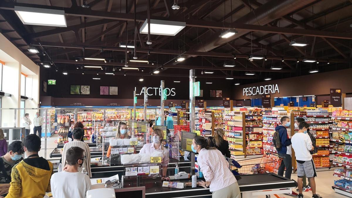 Interior de un supermercado Gadis.