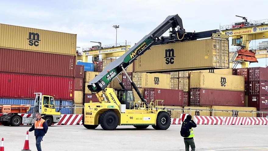 El hidrógeno ya mueve contenedores en el Puerto de València