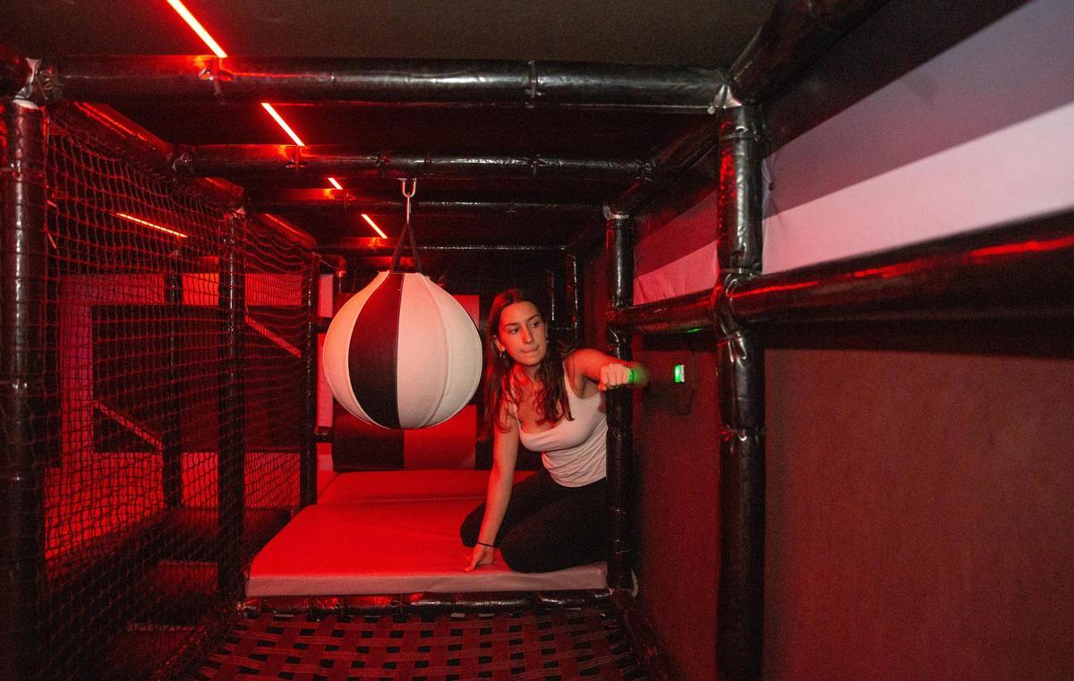 Así es GameSide, el nuevo complejo de ocio inmersivo de Terrassa con juegos de acción, QuizShow y karaoke