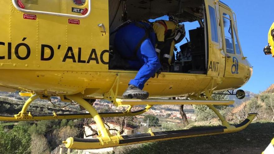El helicóptero del Consorcio Provincial de Bomberos en el que se ha efectuado el rescate