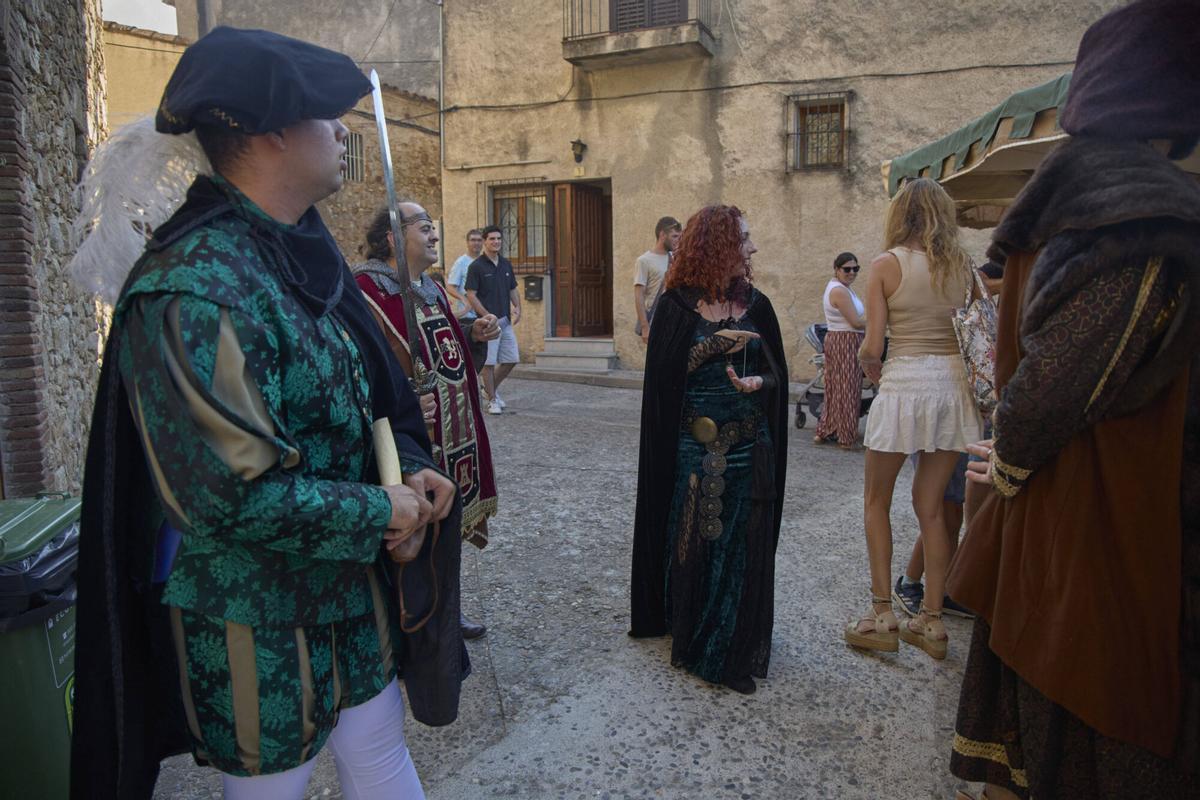 Músics i artesans fan reviure l’edat mitjana a Castell d’Aro en la 25a edició del Mercat Medieval Músics i artesans fan reviure l’edat mitjana a Castell d’Aro en la 25a edició del Mercat Medieval