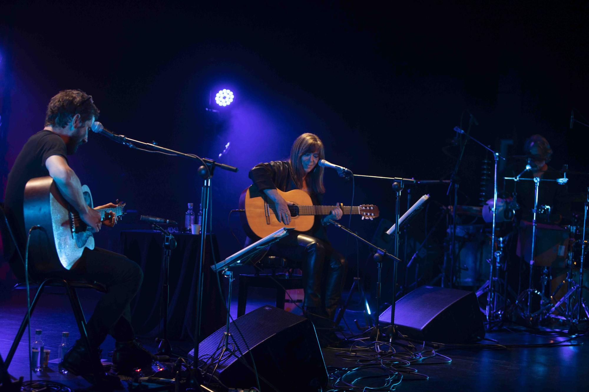 Así fue la actuación de María del Mar Bonet y Borja Penalba en el Gran Teatre de Xàtiva