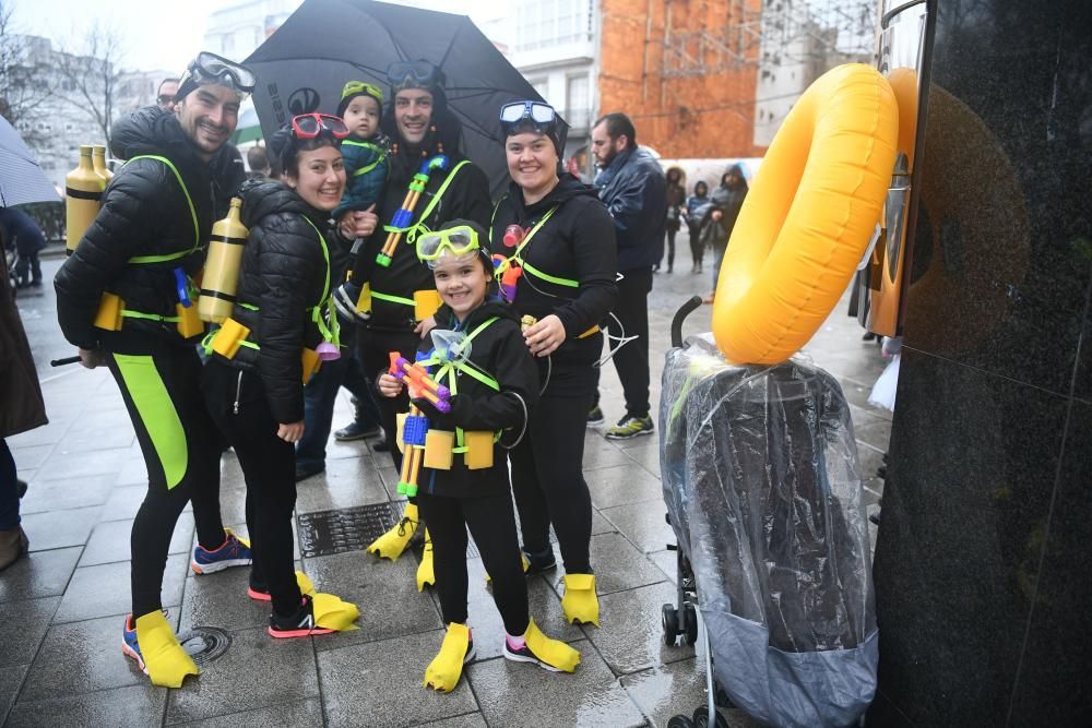 La calle de la Torre se llena esta martes de divertidos disfraces con la fiesta más destacada del carnaval coruñés que marca la recta final a seis días de humor irreverente.