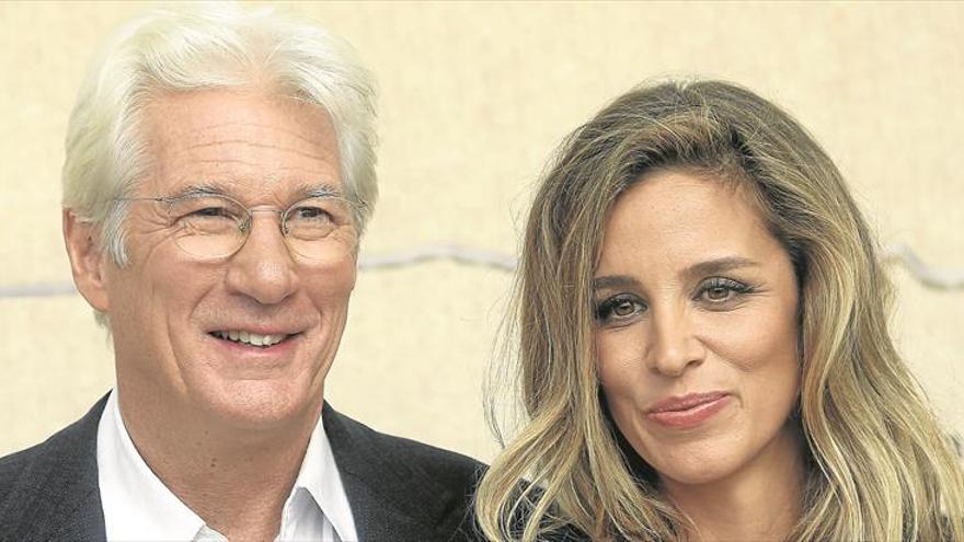 Richard Gere y Silva, padres de un niño