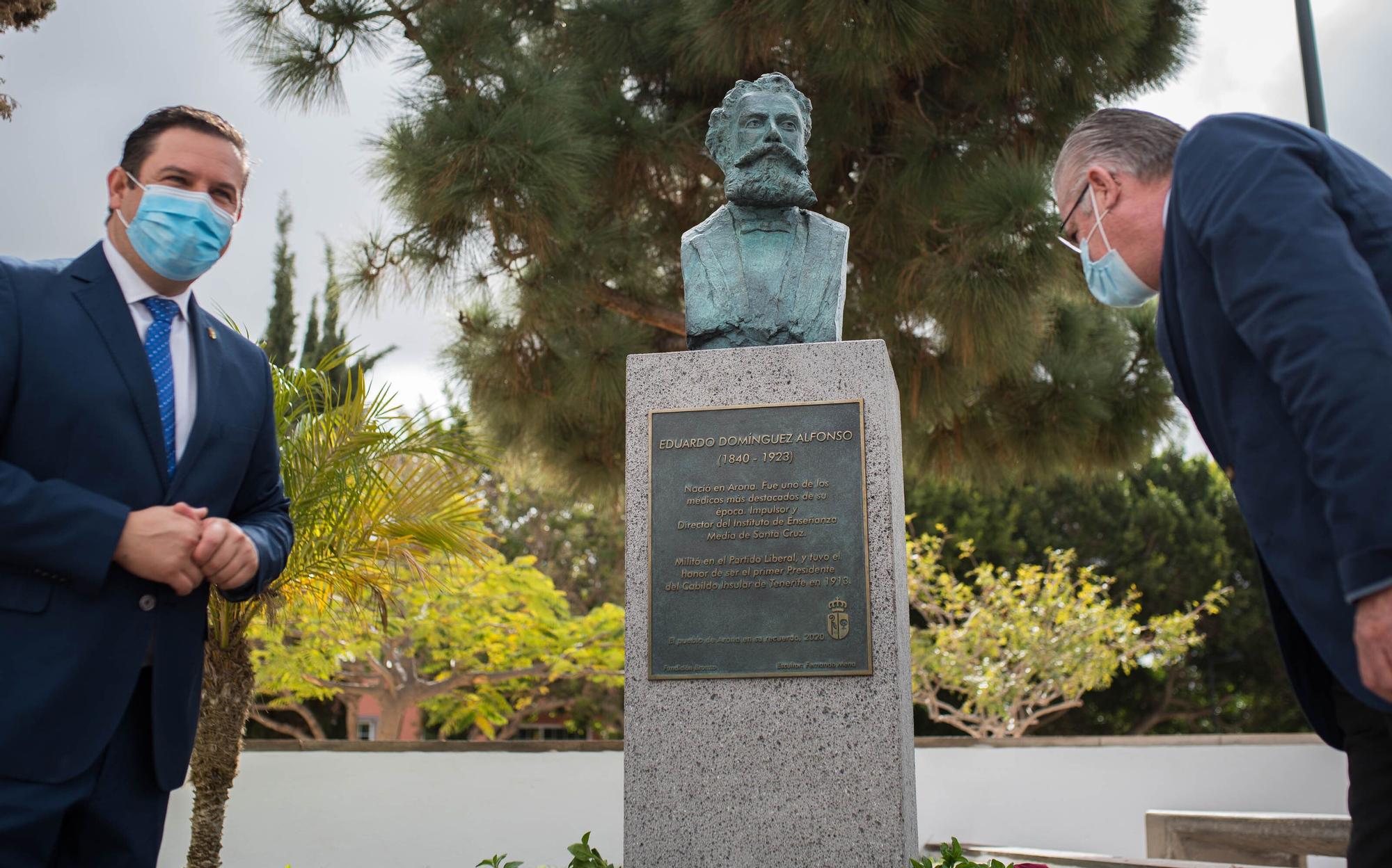 Colocación de un busto en Arona en homenaje a Antonio Domínguez