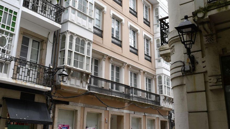 Edificio de la Sareb en la calle Álvaro Cebreiro. | Carlos Pardellas
