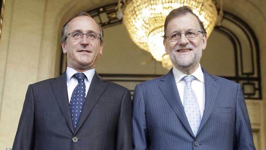 El candidato del PP en el País Vasco, Alfonso Alonso, y Mariano Rajoy.