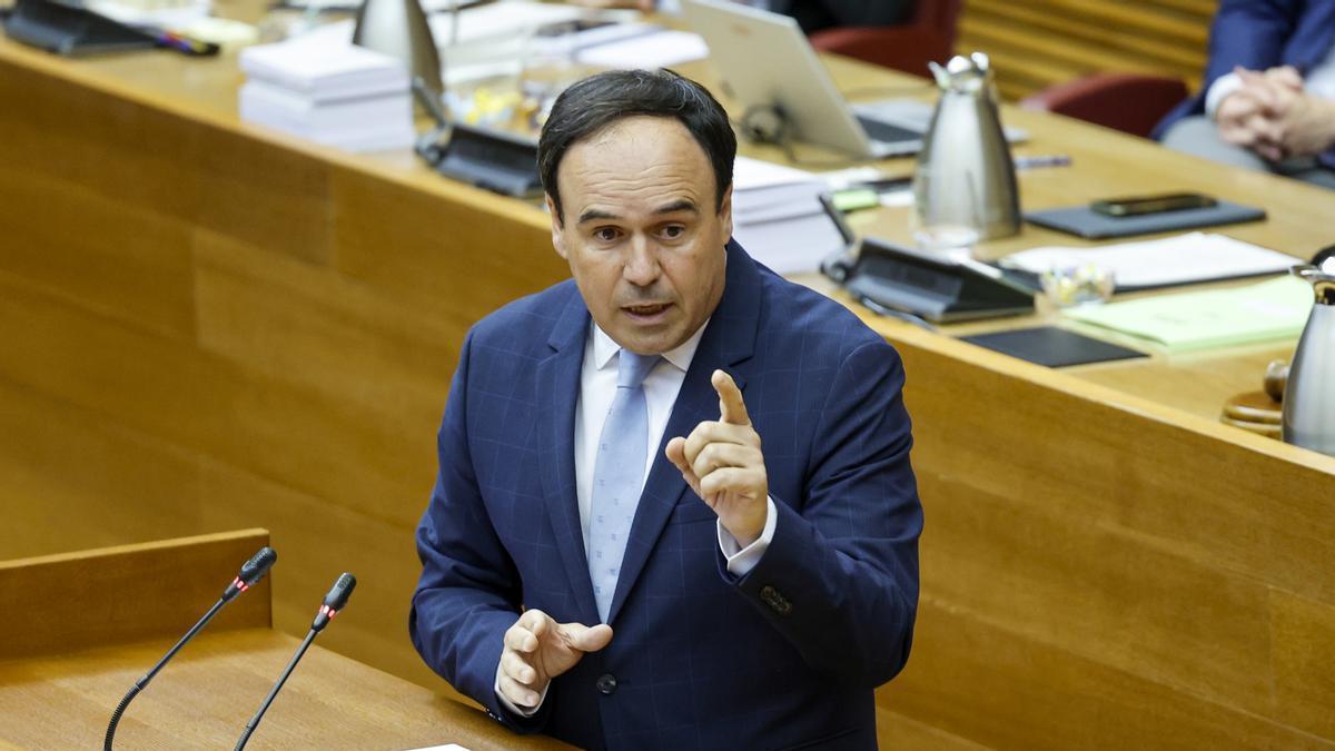 El president de la Generalitat, Juanfran Pérez Llorca, durante un pleno de Les Corts Valencianes.