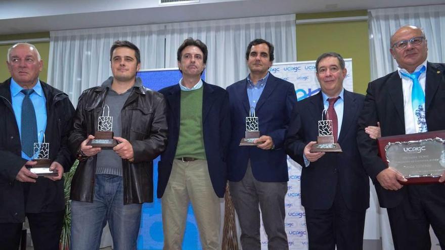 Por la izquierda, José Luis Suárez, Víctor Estrada, Mariano Nieto, Miguel Ángel del Río, Juan Rivero y Nardo Villaboy, ayer, durante la entrega de premios de la Ucayc.