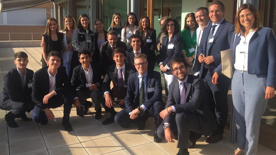 Cuatrecasas y el Colegio de Economistas de Alicante premian a estudiantes del CEU