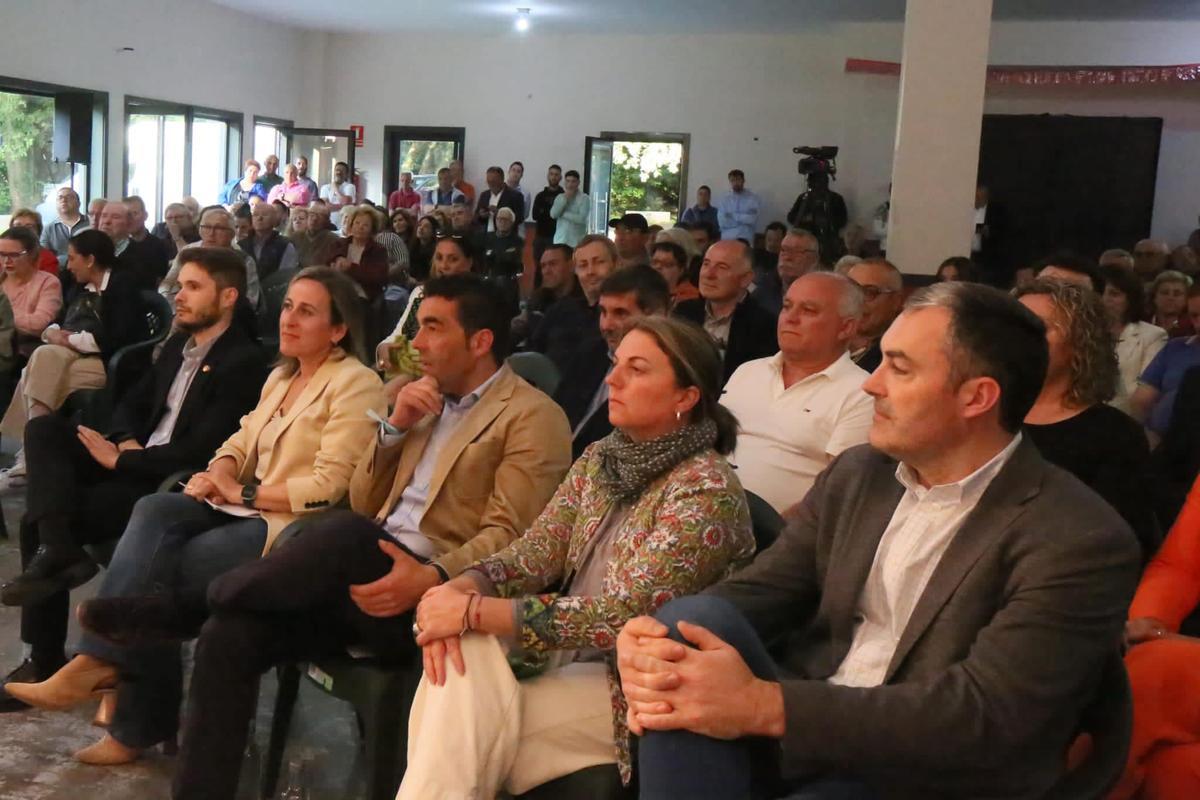 Asistentes al acto de presentación celebrado ayer.