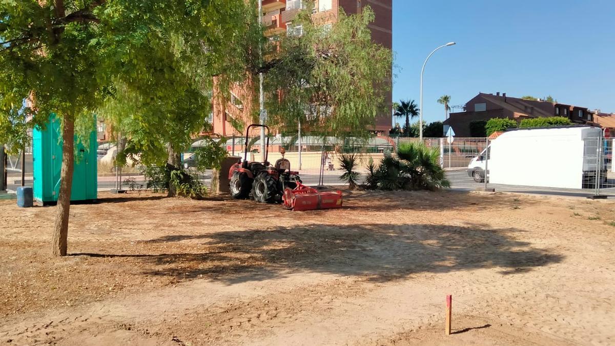 Inicio de obras de la zona mascotas entre Palangre y Redes