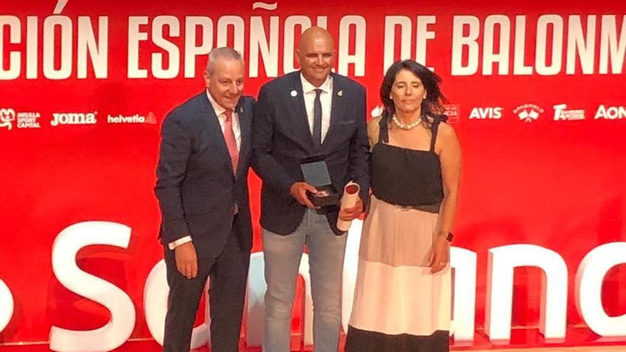 José Antonio Quintana recibe la medalla de bronce al Mérito Deportivo de la Federación Española de Balonmano