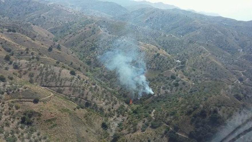 Imagen aérea del incendio en Arenas.