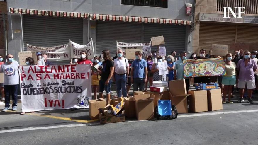 Un centenar de personas pide una «estrategia efectiva» contra la pobreza en Alicante