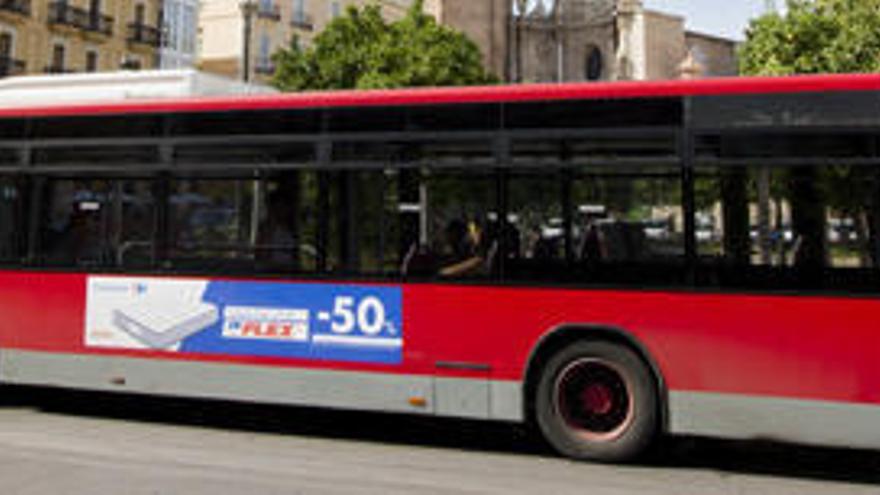 Un conductor d&#039;autobus troba a un passatger mort en finalitzar el trajecte