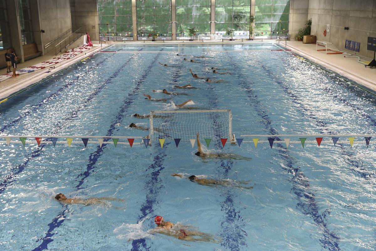 Panorámica de la piscina del Centro de Alto Rendimiento del Consejo Superior de Deportes (CSD) en Madrid.