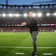 Hansi Flick aplaude a la afición antes del Clásico