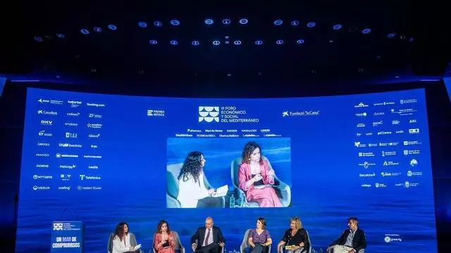 Rosario Sánchez, Cristina Lagé, Mireia Prieto, Álvaro Macarro y Vicent Marí debaten en la mesa de Turismo del Foro Mediterráneo