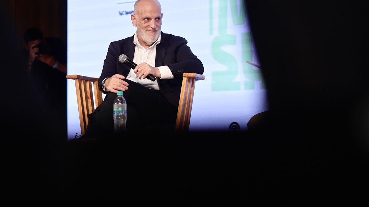 فتح تحقيق ضد خافيير تيباس بتهمة تسريب معلومات سرية عن برشلونة